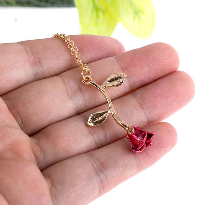 Colar Rosa Solitária - ESTOQUE LIMITADO