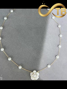Colar Pérolas com Rosa