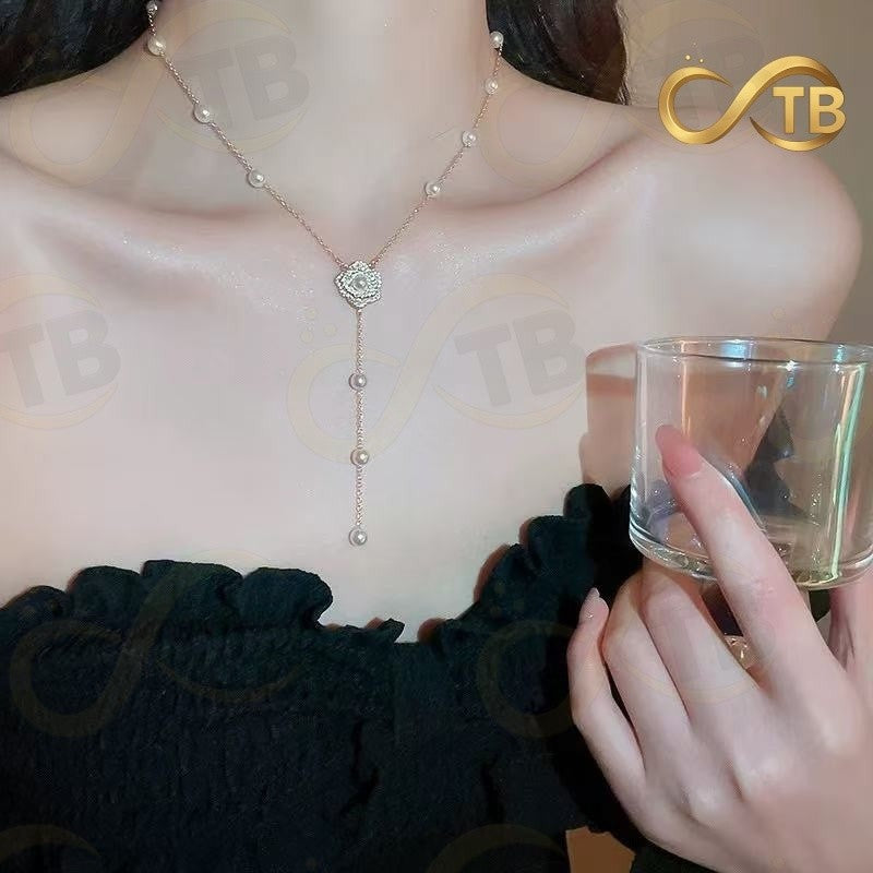 Colar Pérolas com Rosa